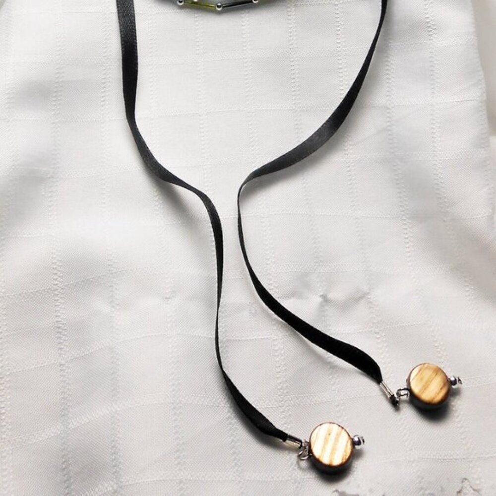 Handmade ribbon necklace with 3mm glass and metal beads - Picture 2 of 2